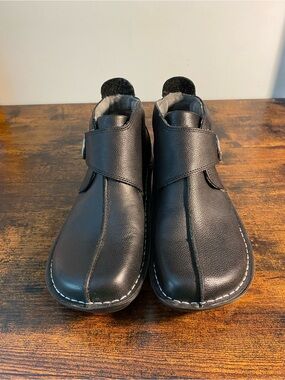 Algeria Black Lightweight Booties